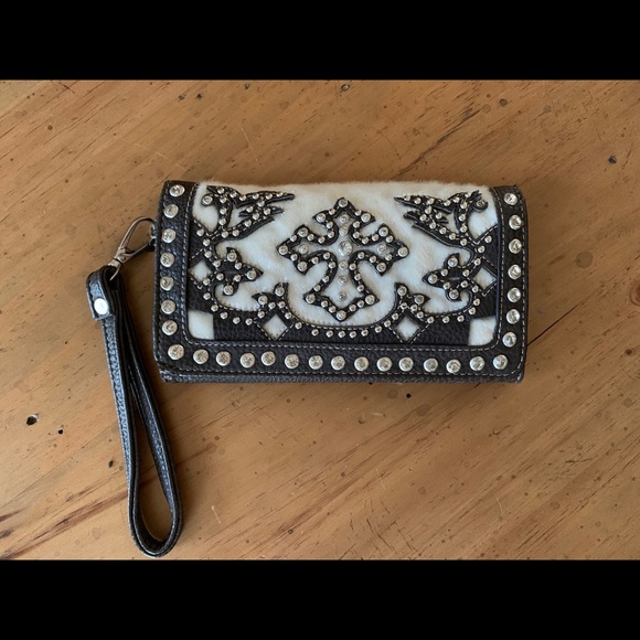 Cross Clutch - Picture 1 of 4